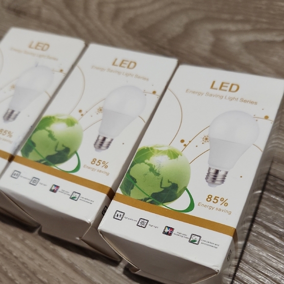 LED Energy Saving Light Bulb - Picture 1 of 3